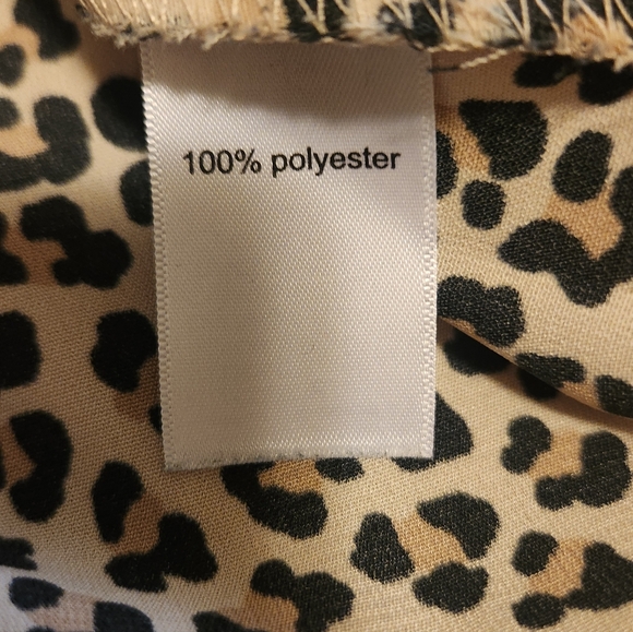 Maurices Leopard Print Blouse XL Button Front V-Neck Animal Print Top - Picture 5 of 6